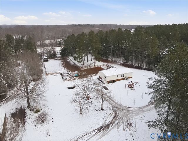 13520 Dykeland Rd, Amelia, VA 23002