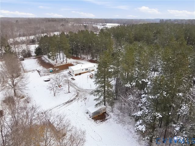 13520 Dykeland Rd, Amelia, VA 23002