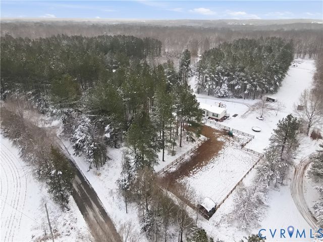 13520 Dykeland Rd, Amelia, VA 23002