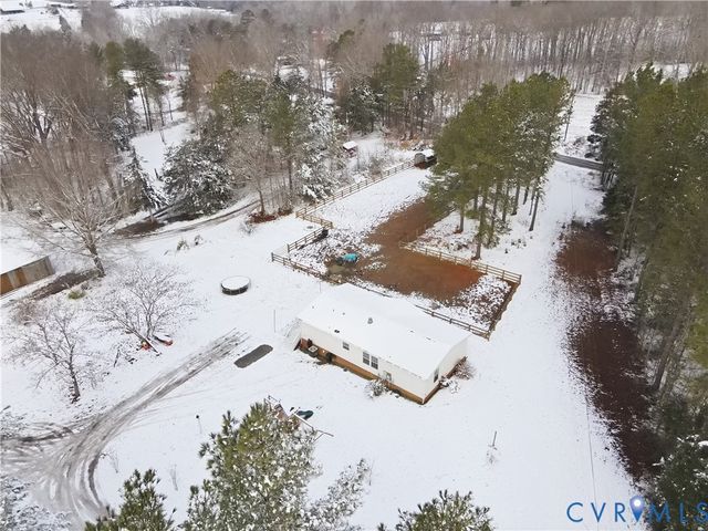 13520 Dykeland Rd, Amelia, VA 23002