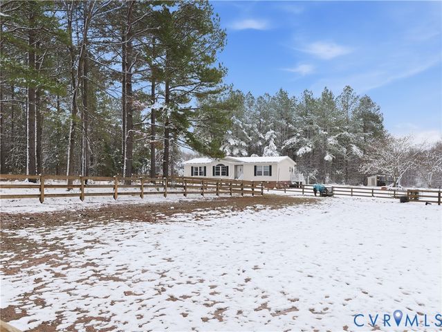 13520 Dykeland Rd, Amelia, VA 23002