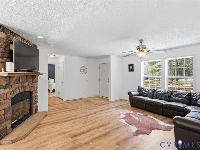 13520 Dykeland Rd, Amelia, VA 23002