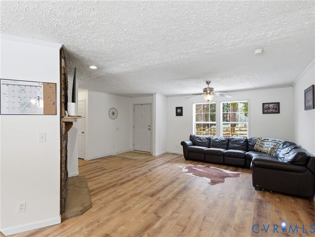 13520 Dykeland Rd, Amelia, VA 23002