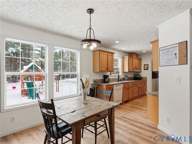 13520 Dykeland Rd, Amelia, VA 23002