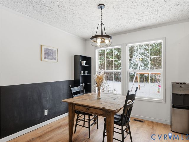 13520 Dykeland Rd, Amelia, VA 23002