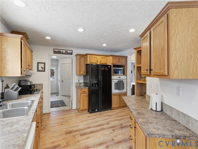 13520 Dykeland Rd, Amelia, VA 23002