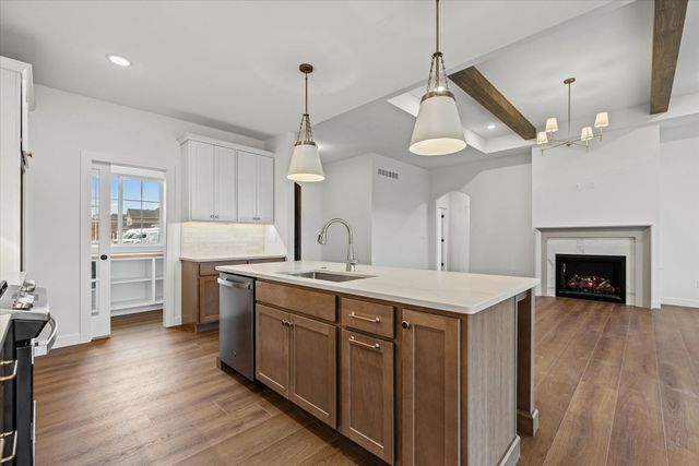 210 HELLWIG LN, Columbia, MO 65203