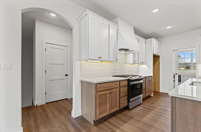 210 HELLWIG LN, Columbia, MO 65203