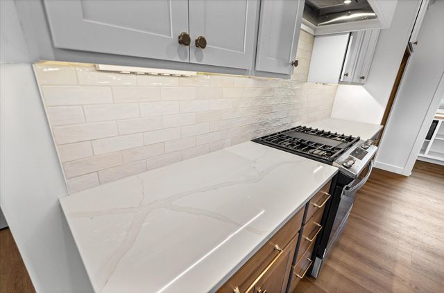 210 HELLWIG LN, Columbia, MO 65203