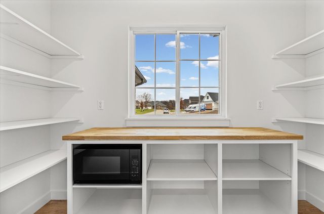 210 HELLWIG LN, Columbia, MO 65203