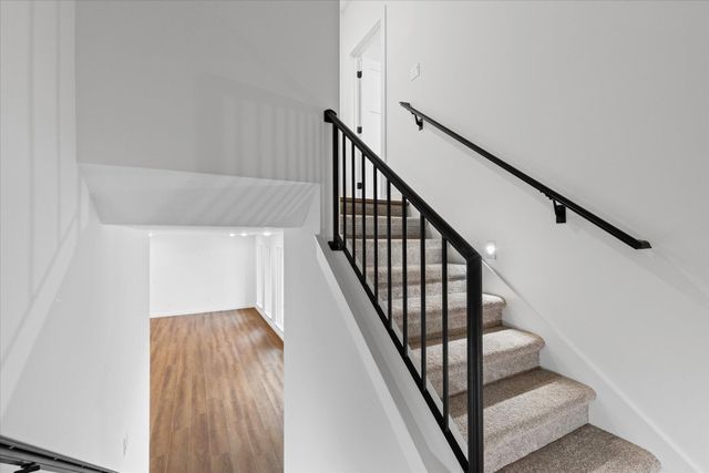 210 HELLWIG LN, Columbia, MO 65203