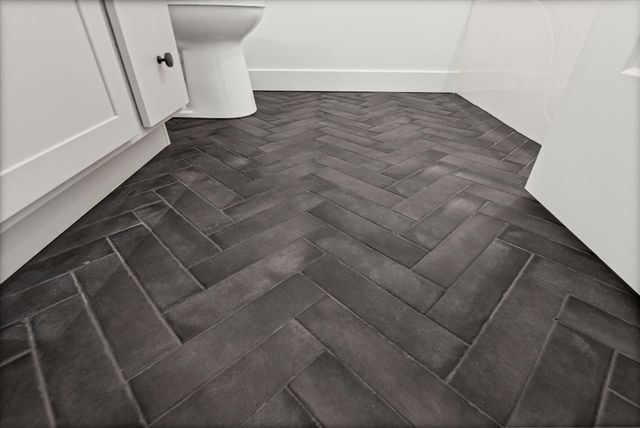 210 HELLWIG LN, Columbia, MO 65203