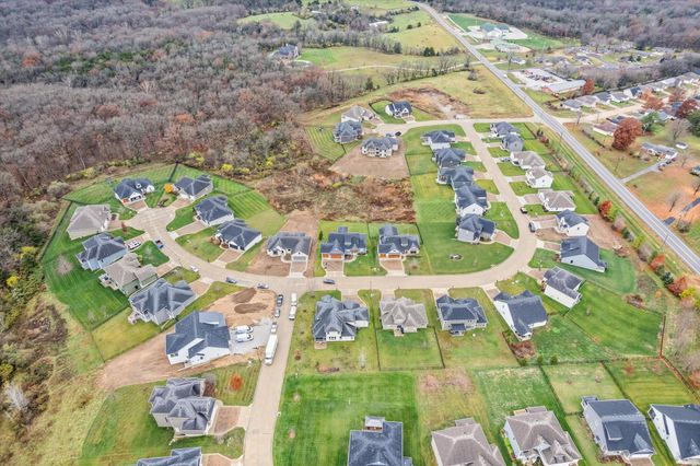 210 HELLWIG LN, Columbia, MO 65203