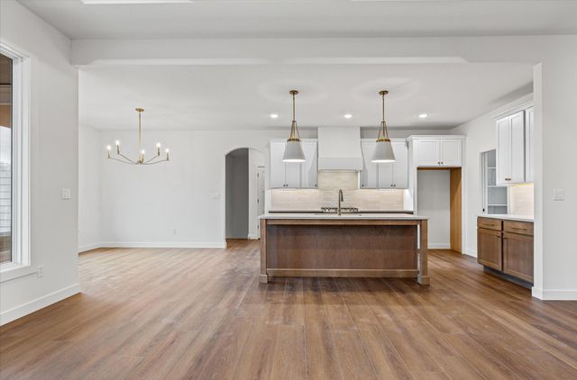 210 HELLWIG LN, Columbia, MO 65203