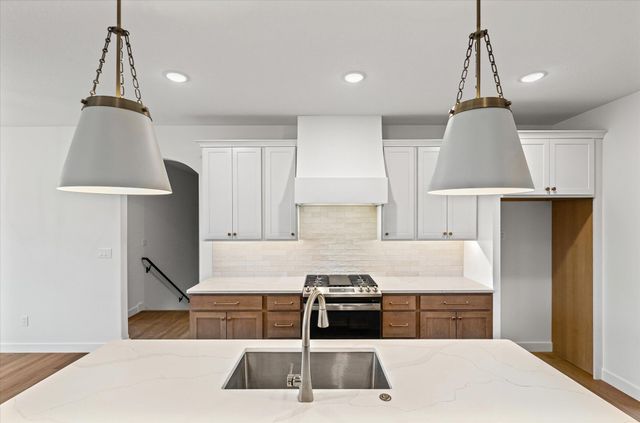 210 HELLWIG LN, Columbia, MO 65203