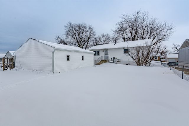 6008 Eastview Avenue SW, Cedar Rapids, IA 52404