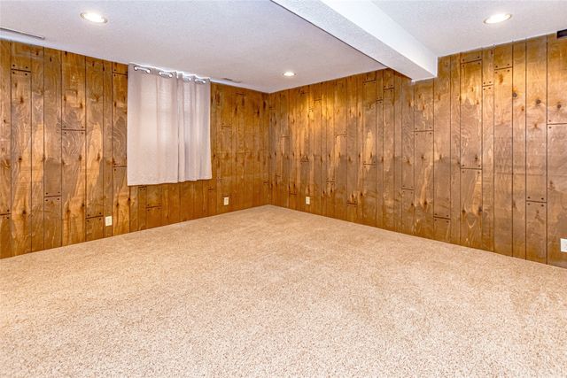 6008 Eastview Avenue SW, Cedar Rapids, IA 52404