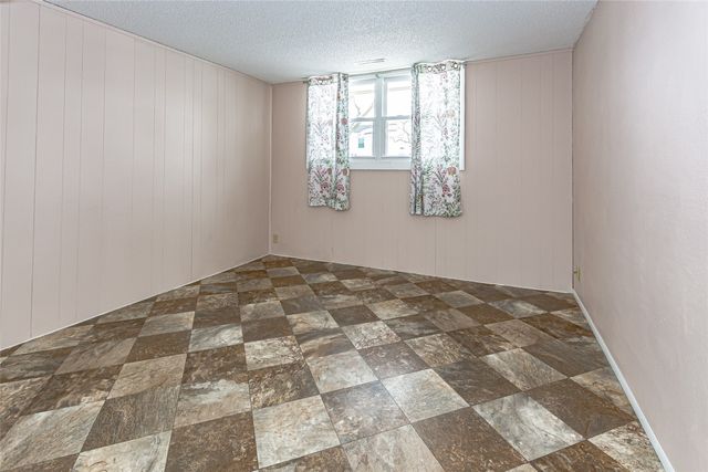 6008 Eastview Avenue SW, Cedar Rapids, IA 52404