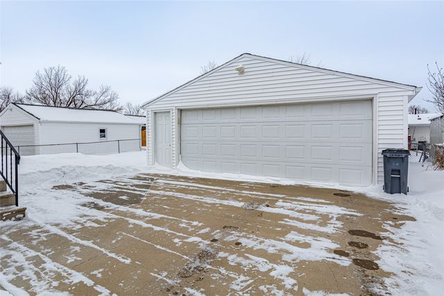 6008 Eastview Avenue SW, Cedar Rapids, IA 52404