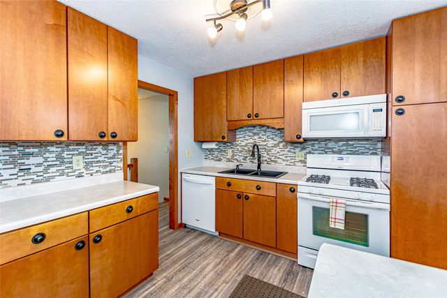 6008 Eastview Avenue SW, Cedar Rapids, IA 52404