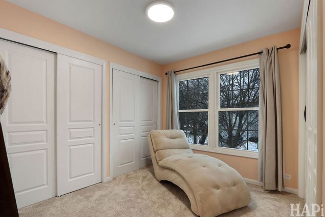 1121 Williamsburg Circle, Grayslake, IL 60030