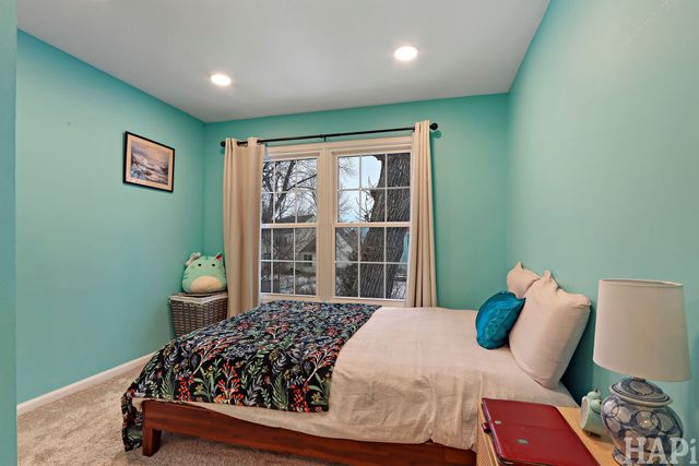 1121 Williamsburg Circle, Grayslake, IL 60030