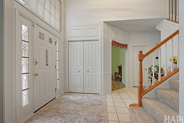 1121 Williamsburg Circle, Grayslake, IL 60030