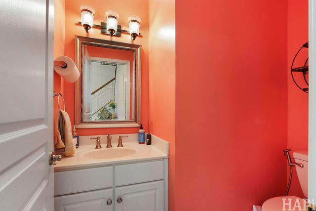 1121 Williamsburg Circle, Grayslake, IL 60030