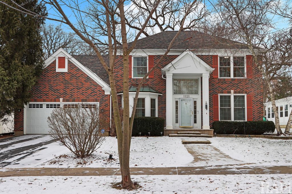 1121 Williamsburg Circle, Grayslake, IL 60030