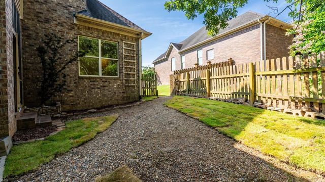 8 Ledge Rock Cove, Little Rock, AR 72211