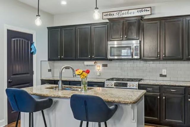 1099 Paddock Park Cir, Gallatin, TN 37066