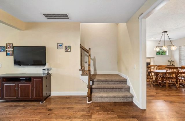 1099 Paddock Park Cir, Gallatin, TN 37066