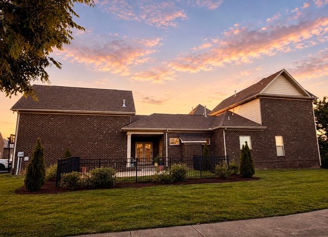 1099 Paddock Park Cir, Gallatin, TN 37066