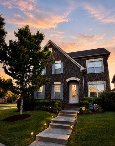 1099 Paddock Park Cir, Gallatin, TN 37066