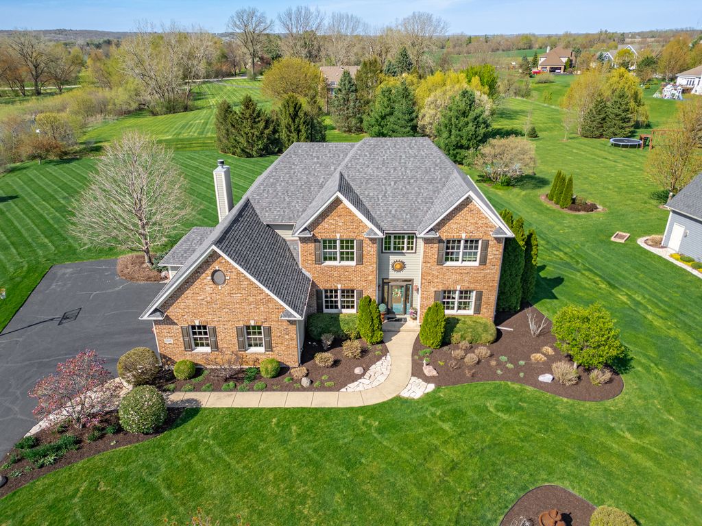 Image 2 of property listing at 6608 Erin Road, Mchenry, IL 60050