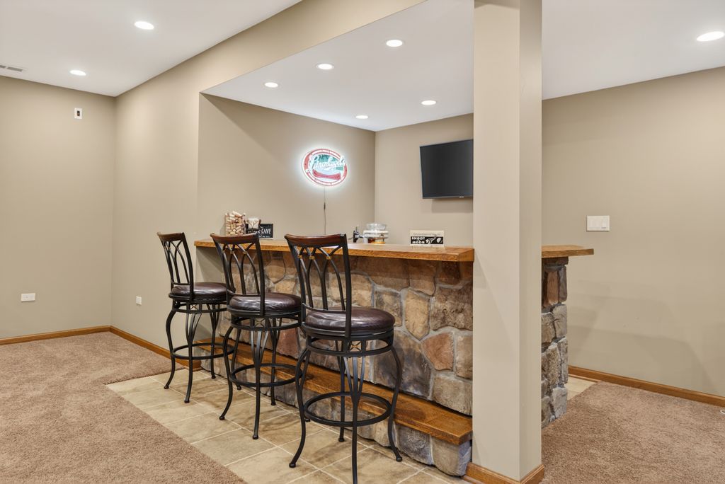 Image 19 of property listing at 6608 Erin Road, Mchenry, IL 60050