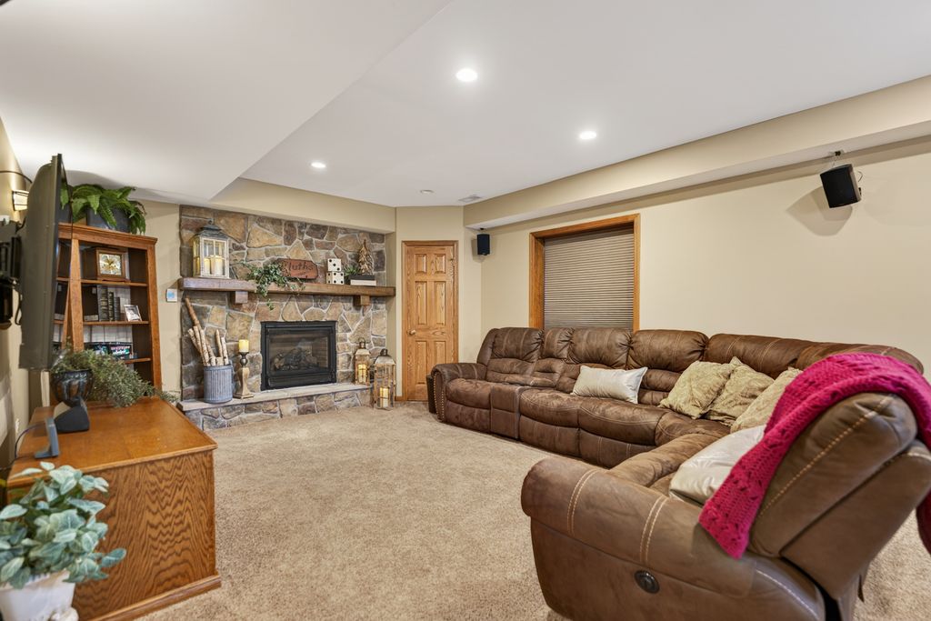 Image 20 of property listing at 6608 Erin Road, Mchenry, IL 60050