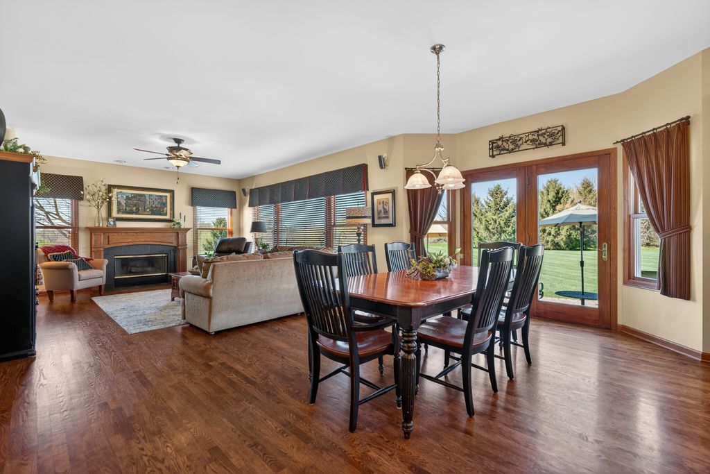 Image 8 of property listing at 6608 Erin Road, Mchenry, IL 60050
