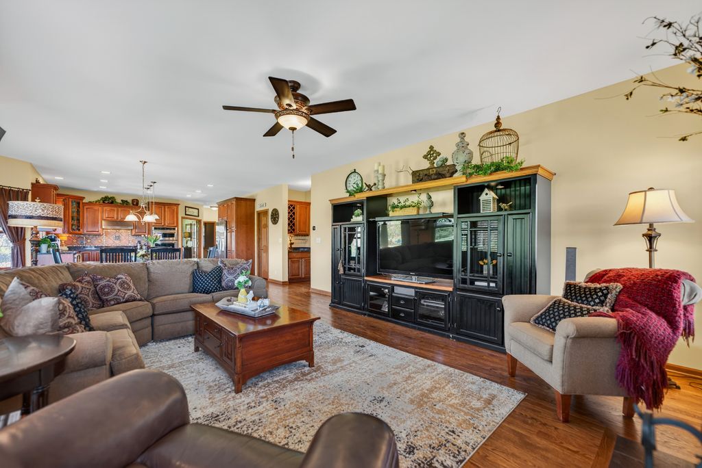 Image 10 of property listing at 6608 Erin Road, Mchenry, IL 60050