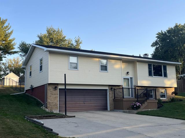 220 Terrace Drive, Independence, IA 50644