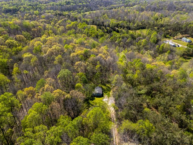 661 Highway 100, Centerville, TN 37033