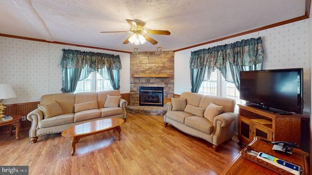 566 WILD APPLE LN, Paw Paw, WV 25434