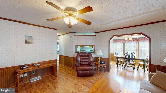 566 WILD APPLE LN, Paw Paw, WV 25434