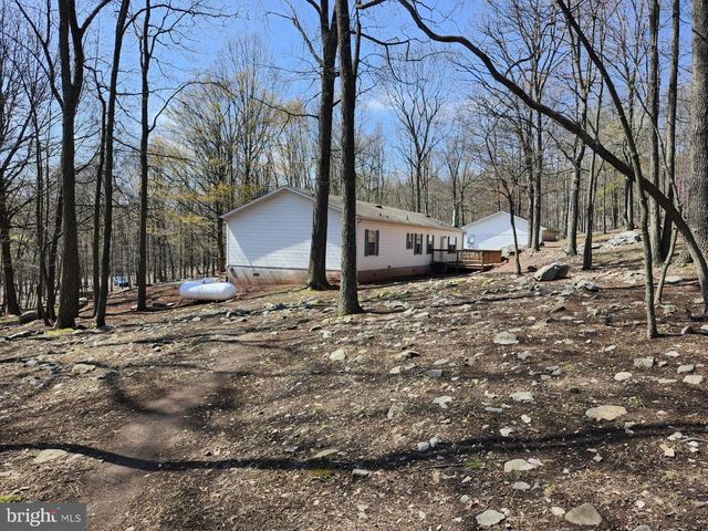 566 WILD APPLE LN, Paw Paw, WV 25434