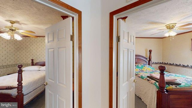 566 WILD APPLE LN, Paw Paw, WV 25434