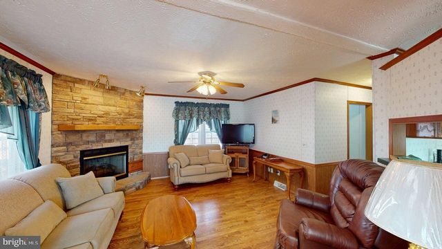 566 WILD APPLE LN, Paw Paw, WV 25434