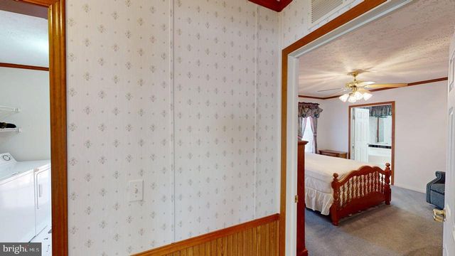 566 WILD APPLE LN, Paw Paw, WV 25434