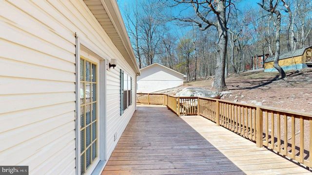 566 WILD APPLE LN, Paw Paw, WV 25434