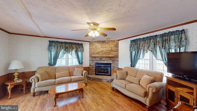 566 WILD APPLE LN, Paw Paw, WV 25434