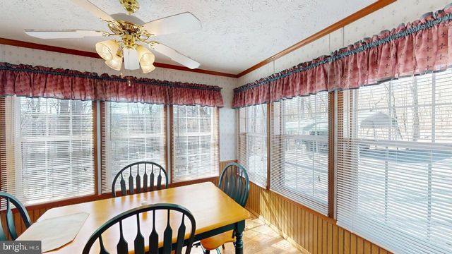 566 WILD APPLE LN, Paw Paw, WV 25434